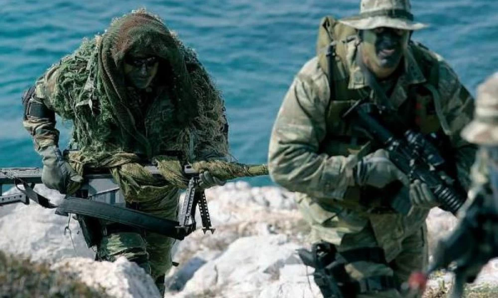 Καταδρομείς σε εκπαίδευση που κόβει την ανάσα (βίντεο)